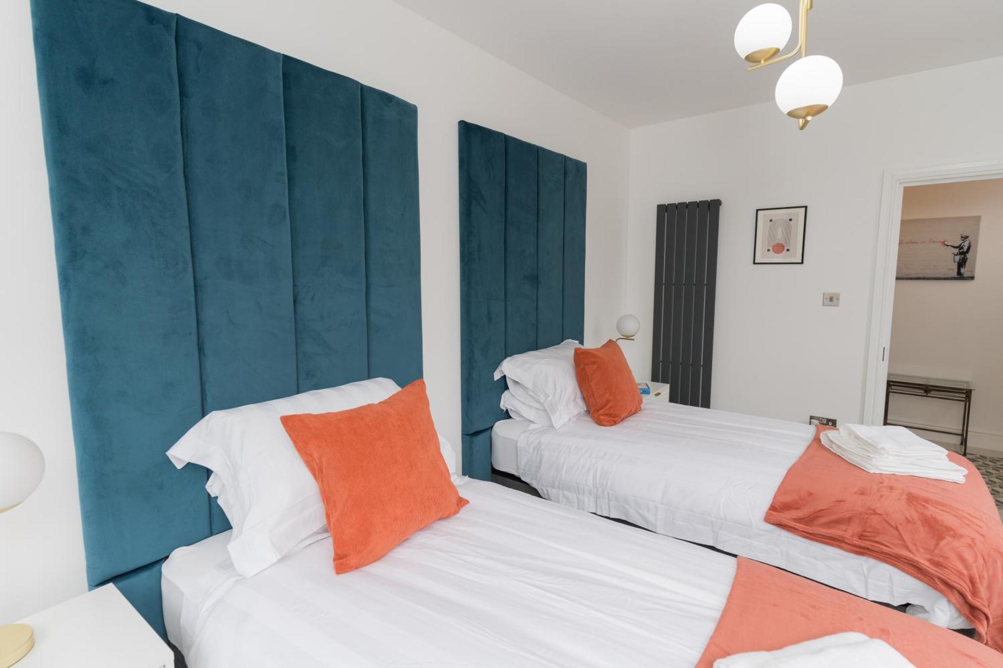 Apartment Luxurious 2 Bed House Free Parking - Sleeps 6 Birmingham