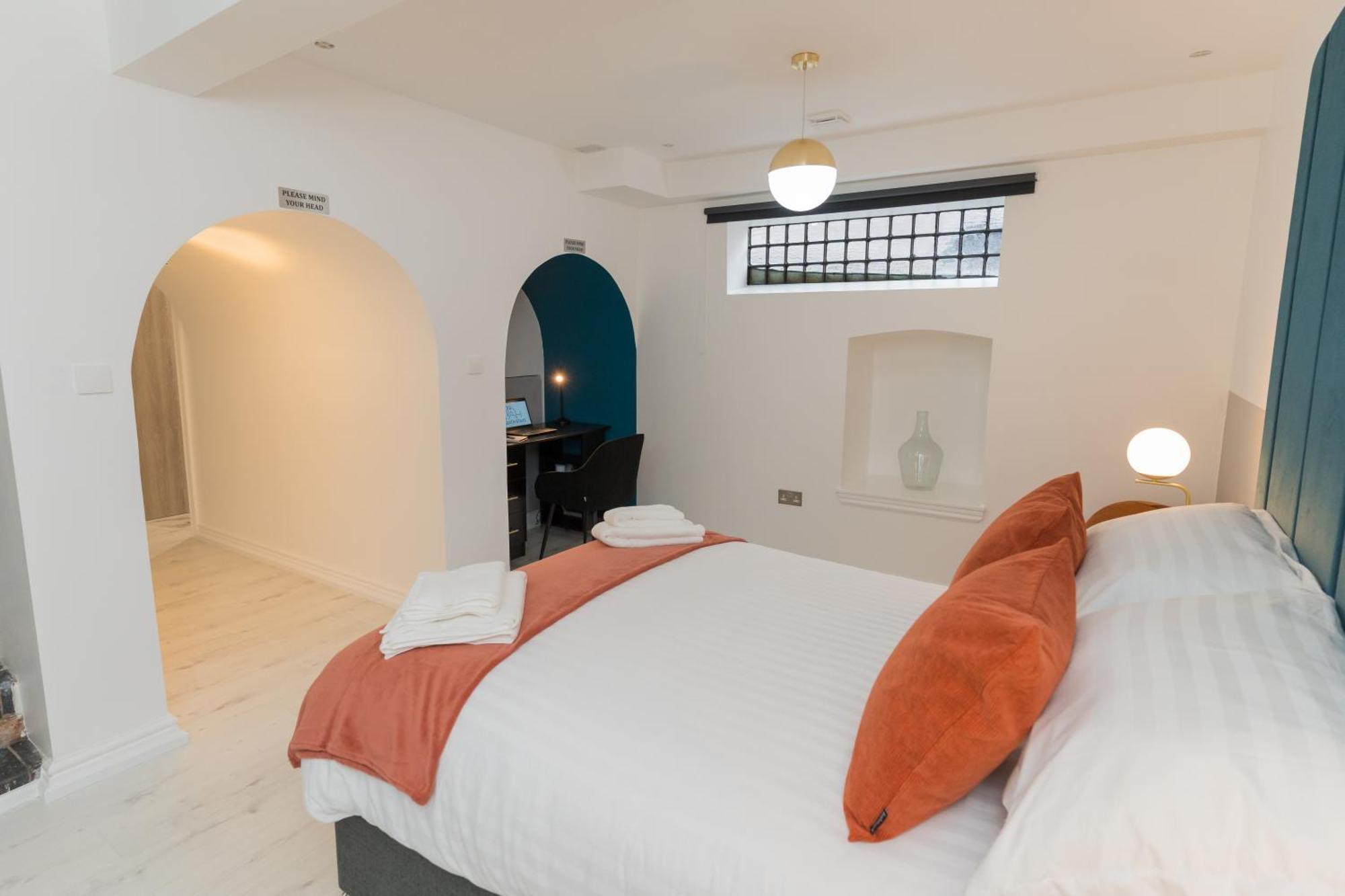 Luxurious 2 Bed House Free Parking - Sleeps 6 * Birmingham