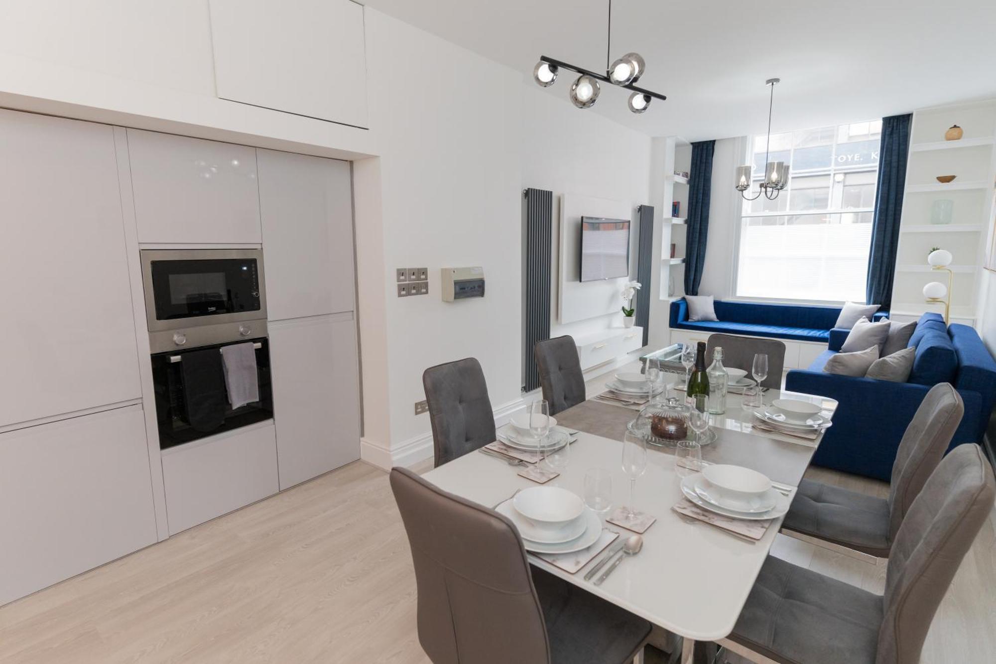 Luxurious 2 Bed House Free Parking - Sleeps 6