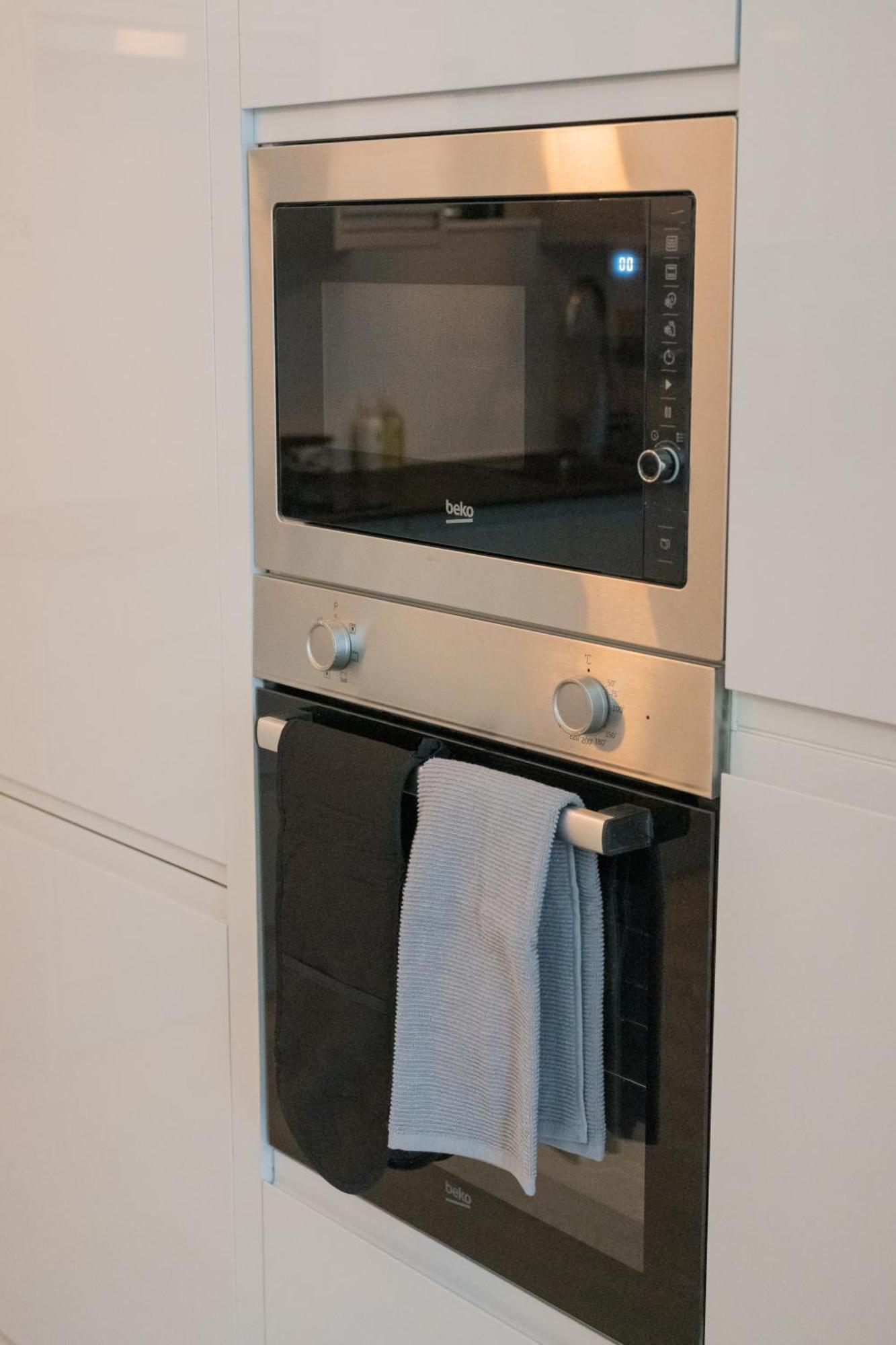 Luxurious 2 Bed House Free Parking - Sleeps 6