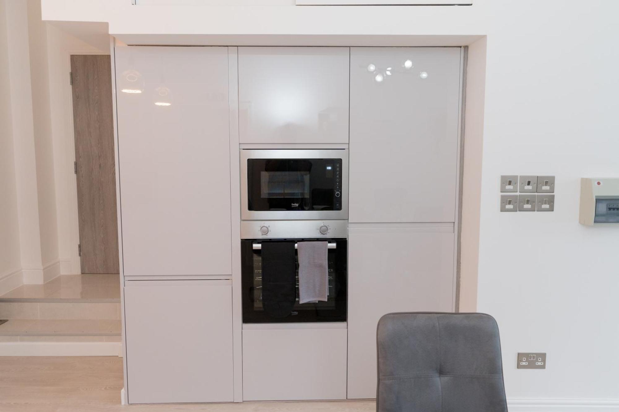 Apartment Luxurious 2 Bed House Free Parking - Sleeps 6